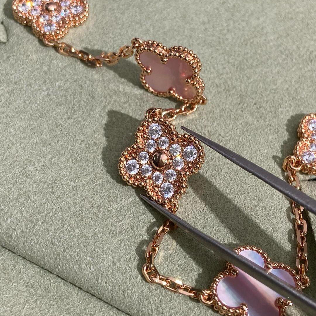 [Super CiCi] CLOVER 10-MOTIV-HALSKETTE MIT DIAMANTEN UND ROSA PERLMUTT