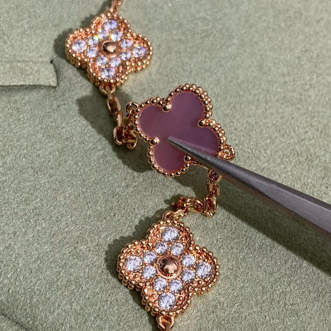 [Super CiCi] CLOVER 10-MOTIV-HALSKETTE MIT DIAMANTEN UND ROSA PERLMUTT