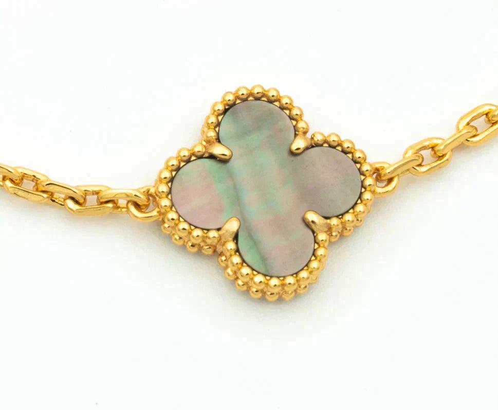 [Super CiCi ] CLOVER 5 MOTIF ARMBAND KOLLEKTION GRAUES PERLMUTT