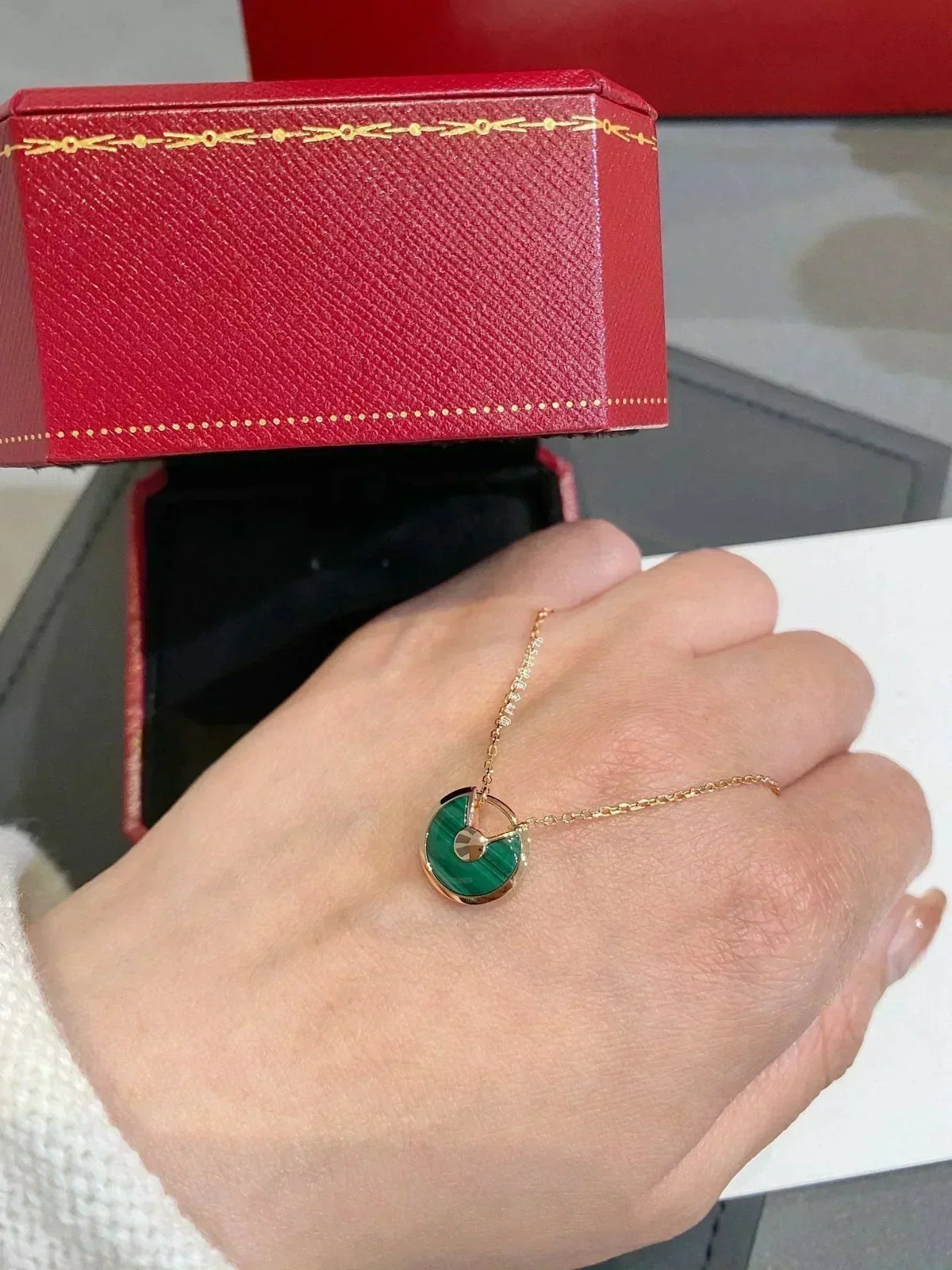 {
  "[Super CiCi ]AMULETTE ROSE GOLD MALACHITE NECKLACE": "[Super CiCi ]AMULETTE HALSKETTE AUS ROSÉGOLD MIT MALACHIT"
}