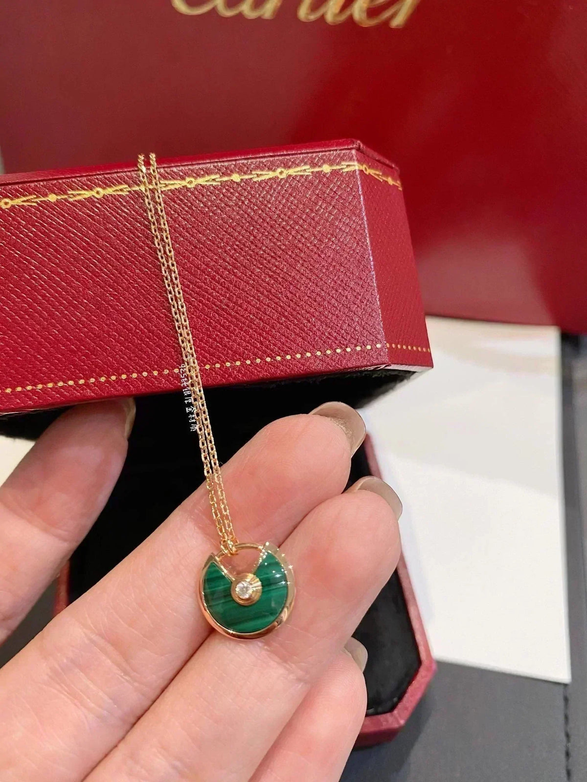 {
  "[Super CiCi ]AMULETTE ROSE GOLD MALACHITE NECKLACE": "[Super CiCi ]AMULETTE HALSKETTE AUS ROSÉGOLD MIT MALACHIT"
}