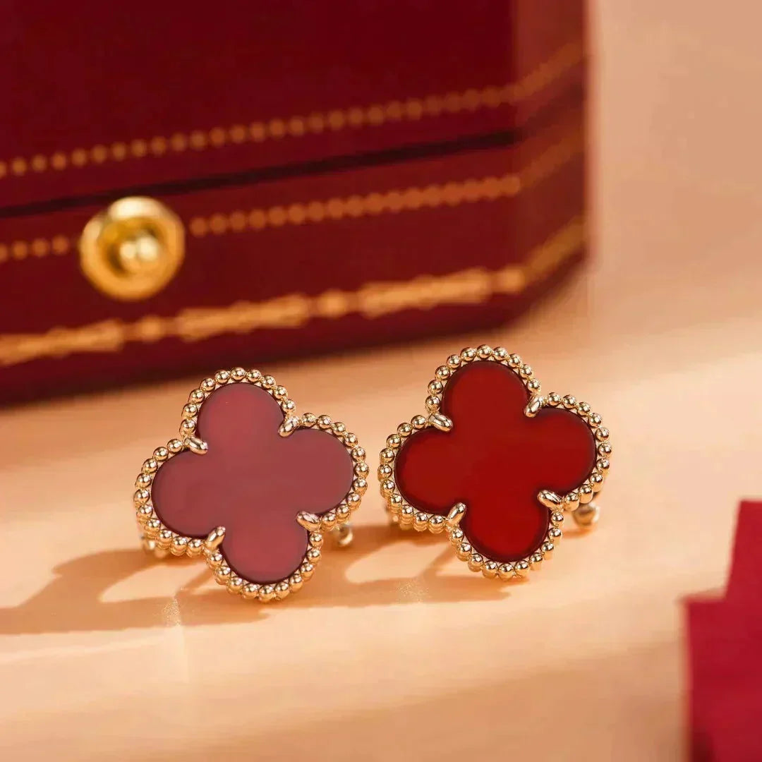 [Super CiCi ]CLOVER MEDIUM OHRRINGE MIT 1 KARNEOL-MOTIV