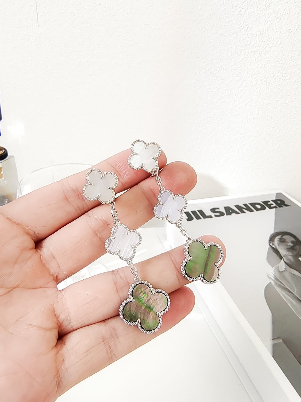 [Super CiCi ]CLOVER OHRRINGE MIT 3 MOTIVEN AUS CHALCEDON, DUNKLER PERLMUTT-OPTIK UND SILBER