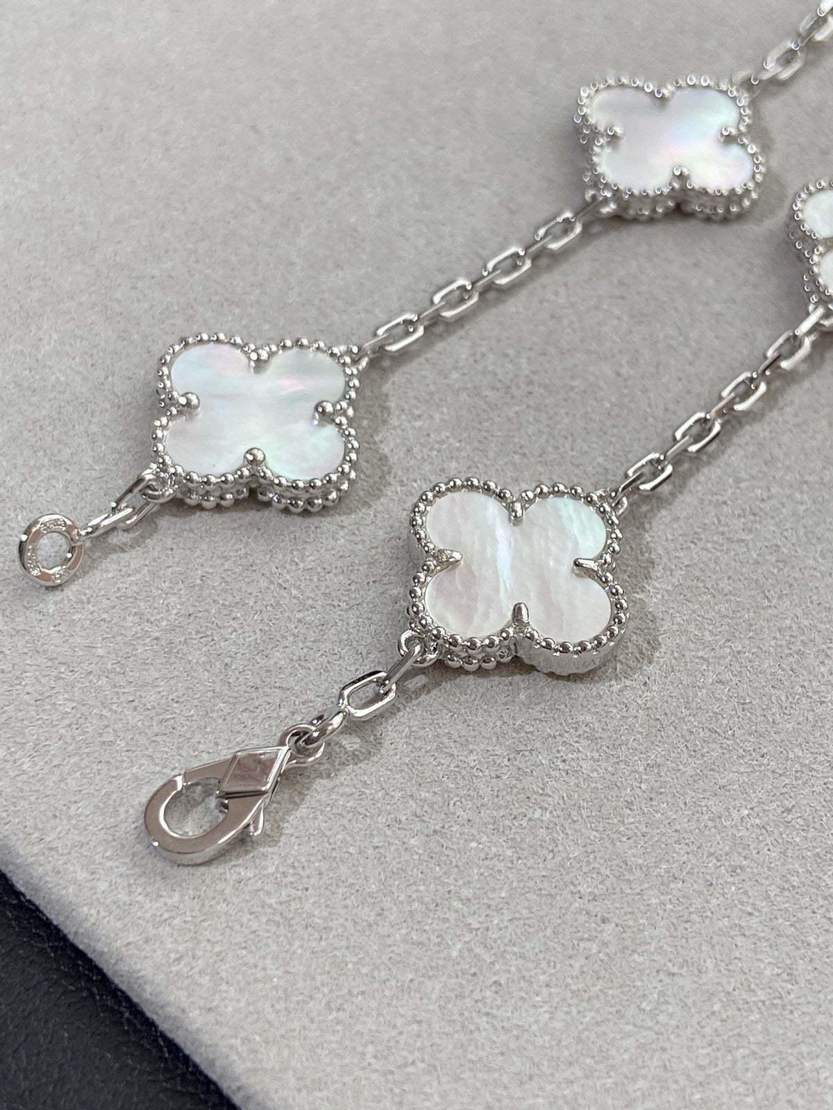 [Super CiCi ]CLOVER WEISSE PERLMUTT 5 MOTIV ARMBAND KOLLEKTION