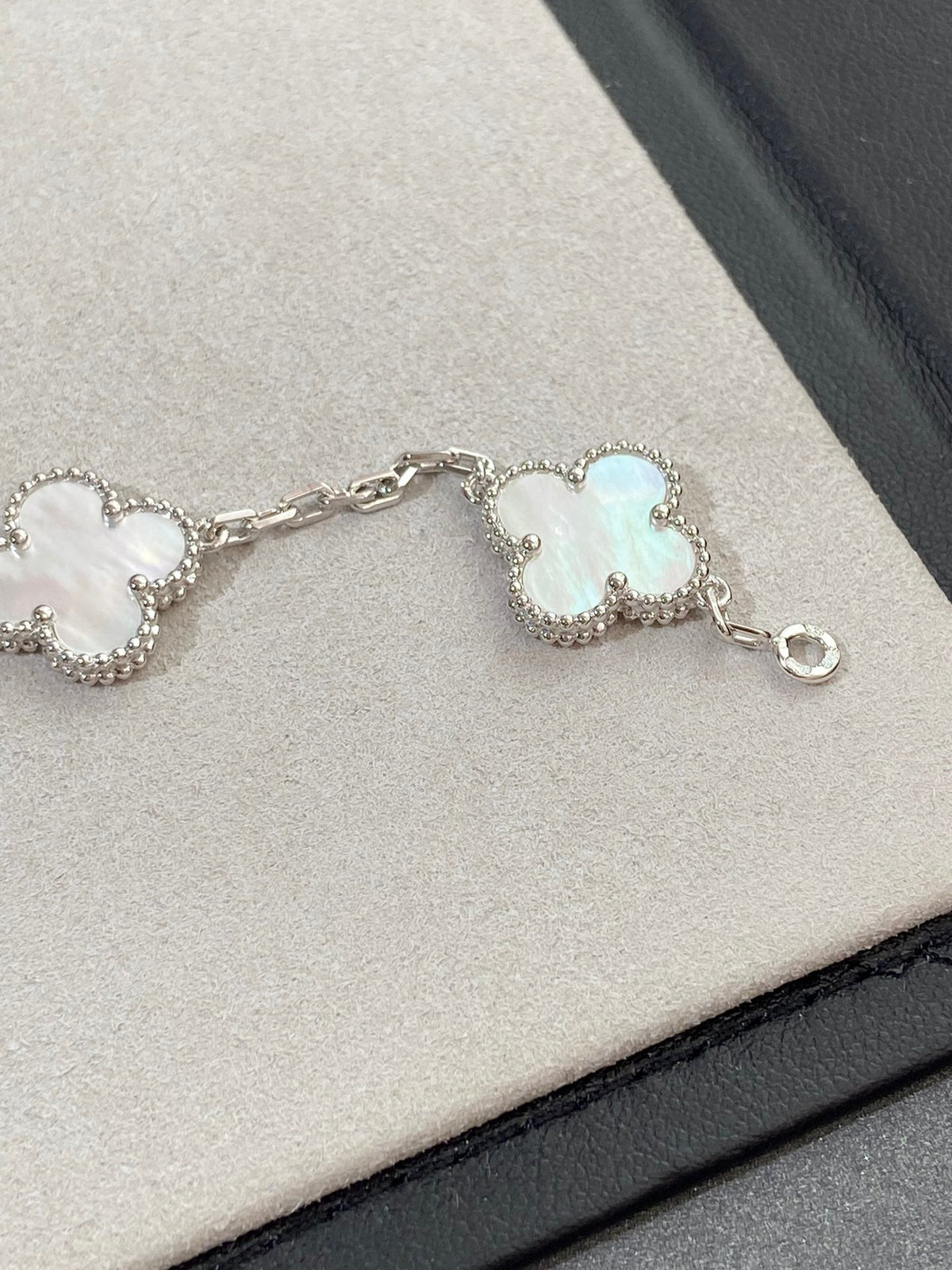 [Super CiCi ]CLOVER WEISSE PERLMUTT 5 MOTIV ARMBAND KOLLEKTION
