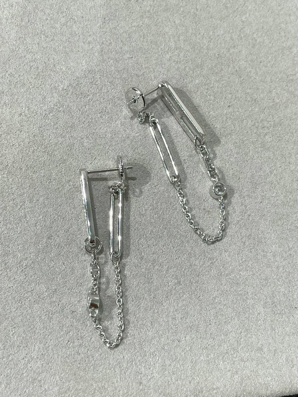 [Super CiCi ]CHAINE CHAOS DIAMANT-OHRRINGE MIT HÄNGENDEN STEINEN