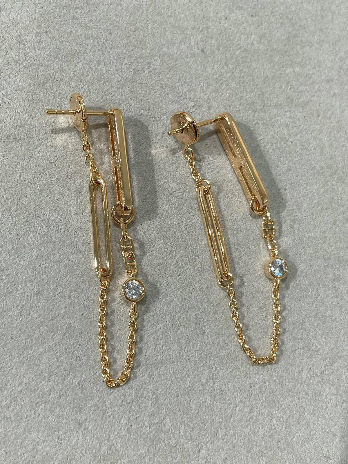 [Super CiCi ]CHAINE CHAOS DIAMANT-OHRRINGE MIT HÄNGENDEN STEINEN