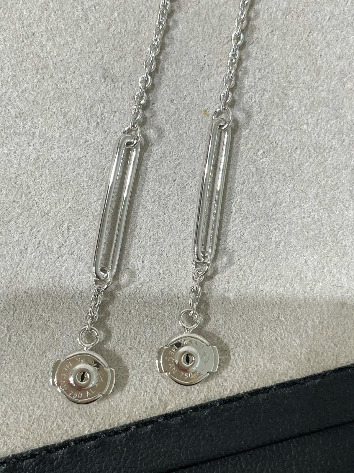 [Super CiCi ]CHAINE CHAOS DIAMANT-OHRRINGE MIT HÄNGENDEN STEINEN