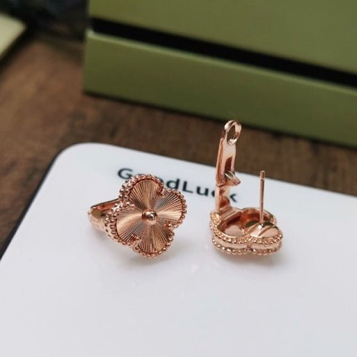 [Super CiCi ]CLOVER MITTLERE OHRSTECKER