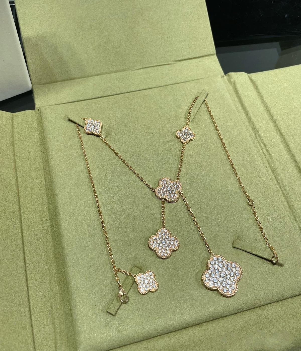 [Super CiCi] CLOVER 6-MOTIV-HALSKETTE MIT DIAMANT-PAVÉ