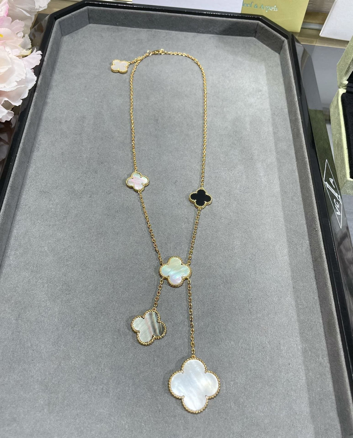 [Super CiCi] CLOVER 6-MOTIV PERLMUTT ONYX GOLDHALSKETTE