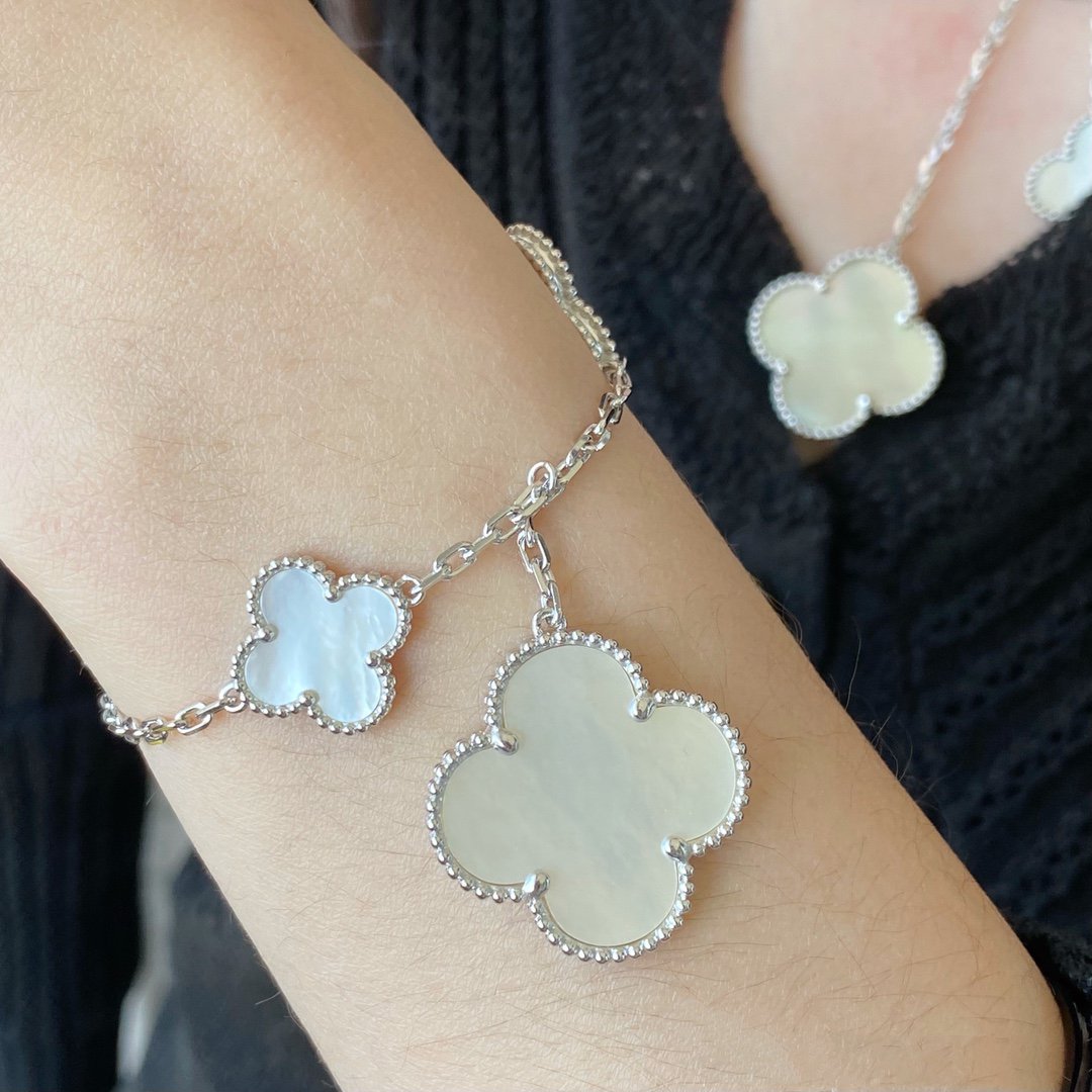 [Super CiCi ]CLOVER 5-MOTIV ARMBAND WEISSES PERLMUTT SILBER