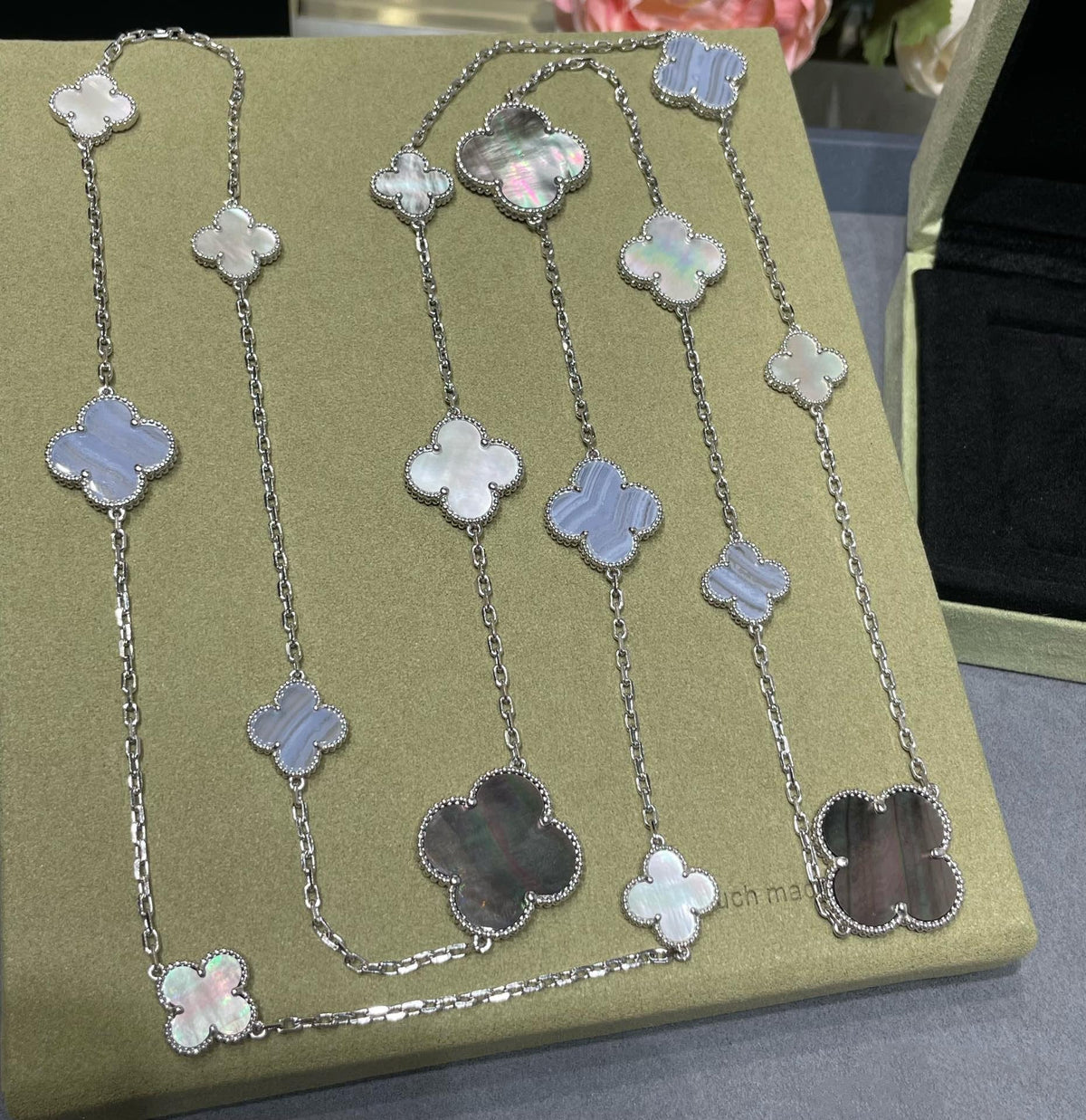 [Super CiCi ]CLOVER 16 MOTIF CHALCEDONY MOP SILBERKETTE