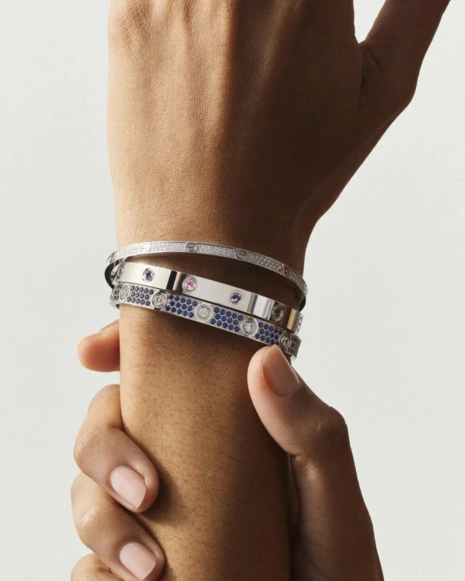 [Super CiCi]KLASSISCHES 6,1 MM LOVE-ARMBAND MIT 10 DIAMANTEN IM FULL-PAVÉ-BESATZ