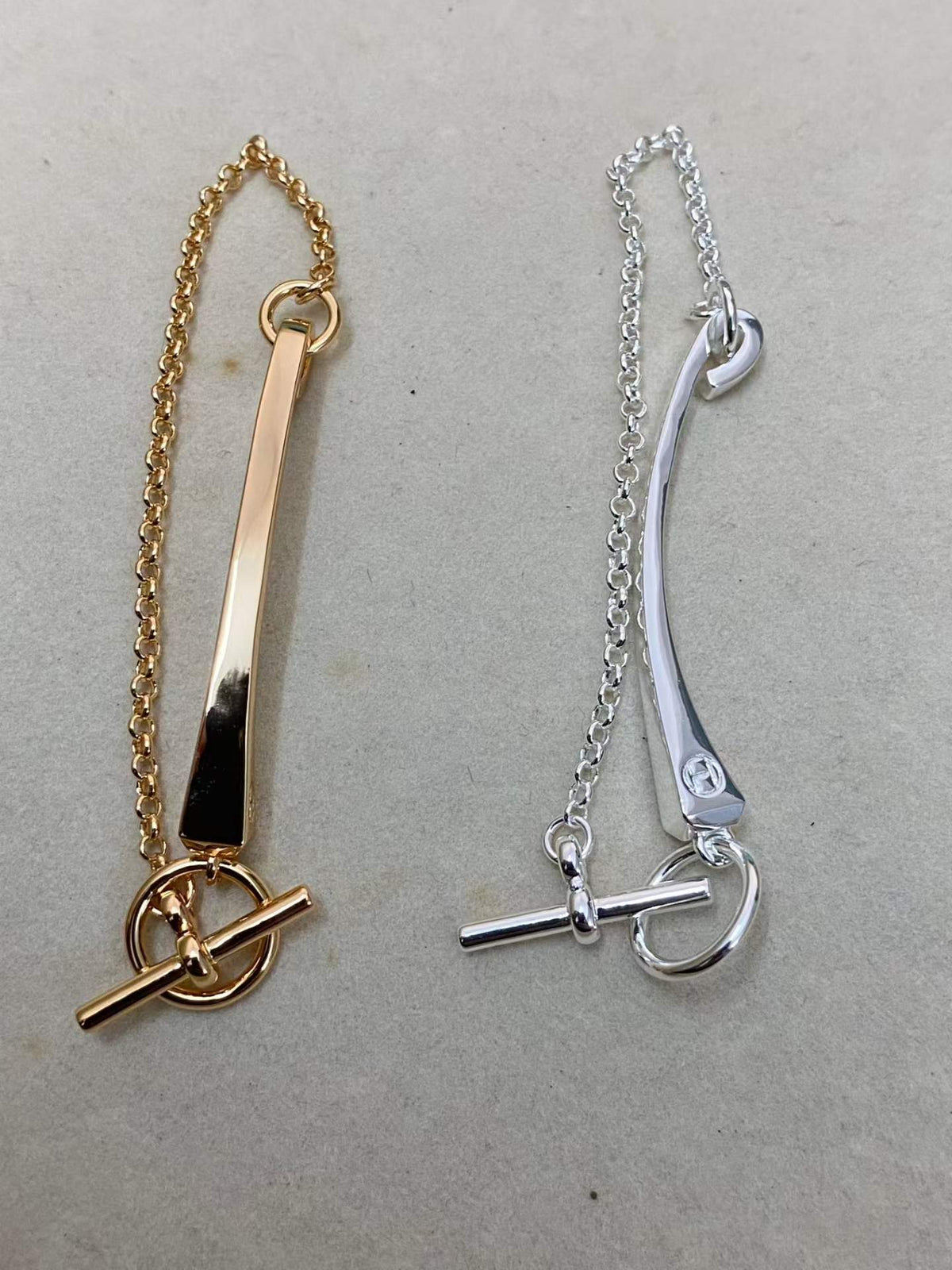 [Super CiCi]CLOU DE FORGE ARMBAND MIT QUADRATISCHEN NIETEN