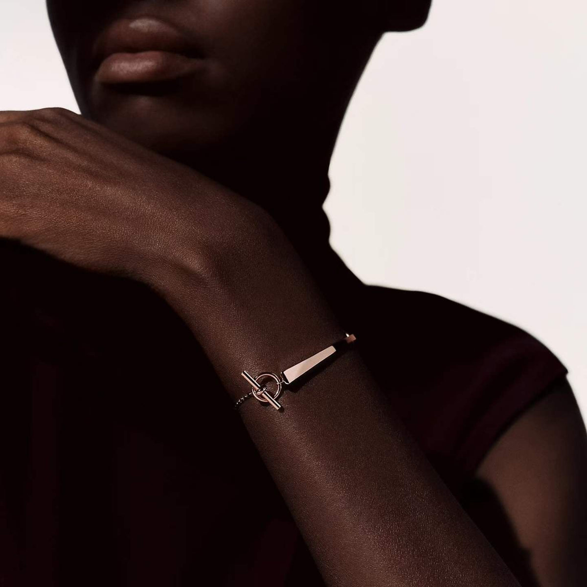 [Super CiCi]CLOU DE FORGE ARMBAND MIT QUADRATISCHEN NIETEN