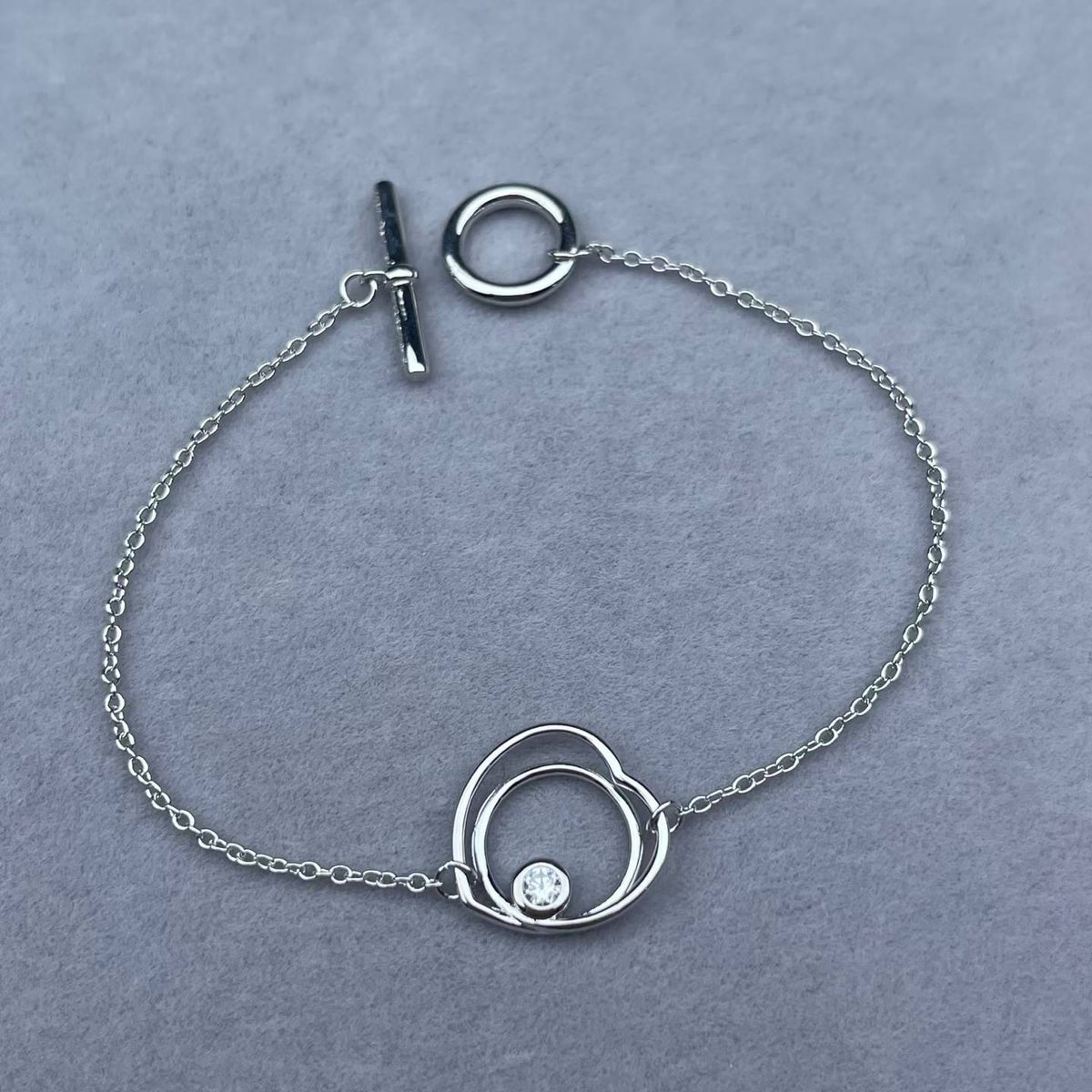 [Super CiCi]HOLLOW HEART ARMBAND MIT EINZELDIAMANT