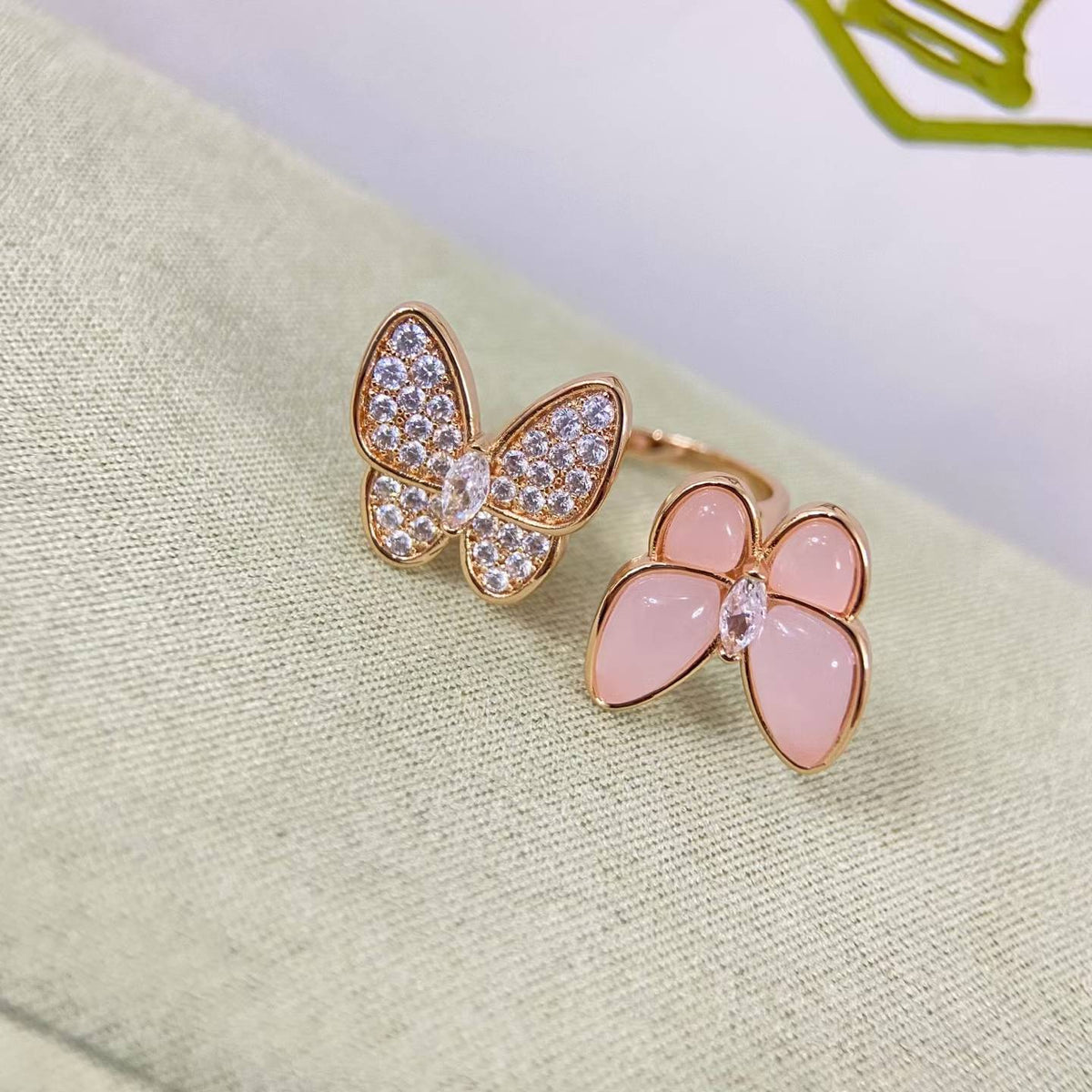 [Super CiCi]DOPPELTER SCHMETTERLINGS-RING MIT NEUEM DIAMANT & ROSA SCHMETTERLING