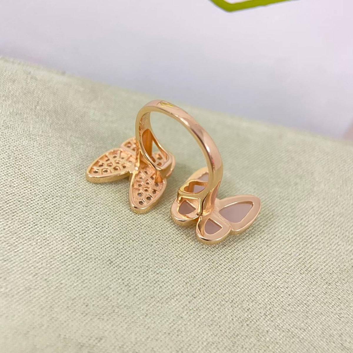 [Super CiCi]DOPPELTER SCHMETTERLINGS-RING MIT NEUEM DIAMANT & ROSA SCHMETTERLING