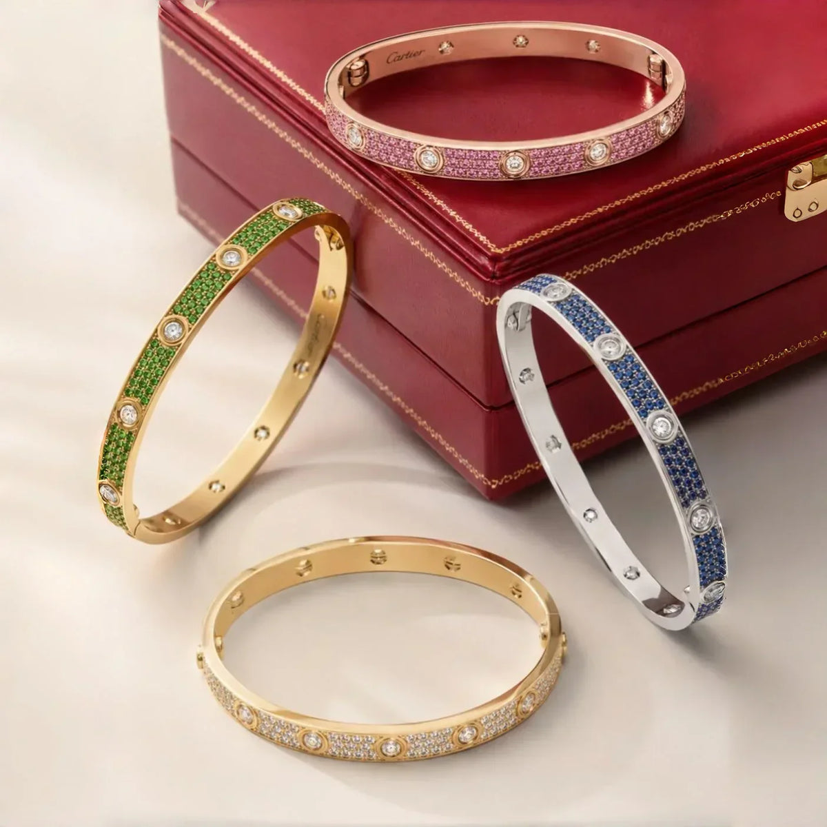 [Super CiCi]KLASSISCHES 6,1 MM LOVE-ARMBAND MIT 10 DIAMANTEN IM FULL-PAVÉ-BESATZ