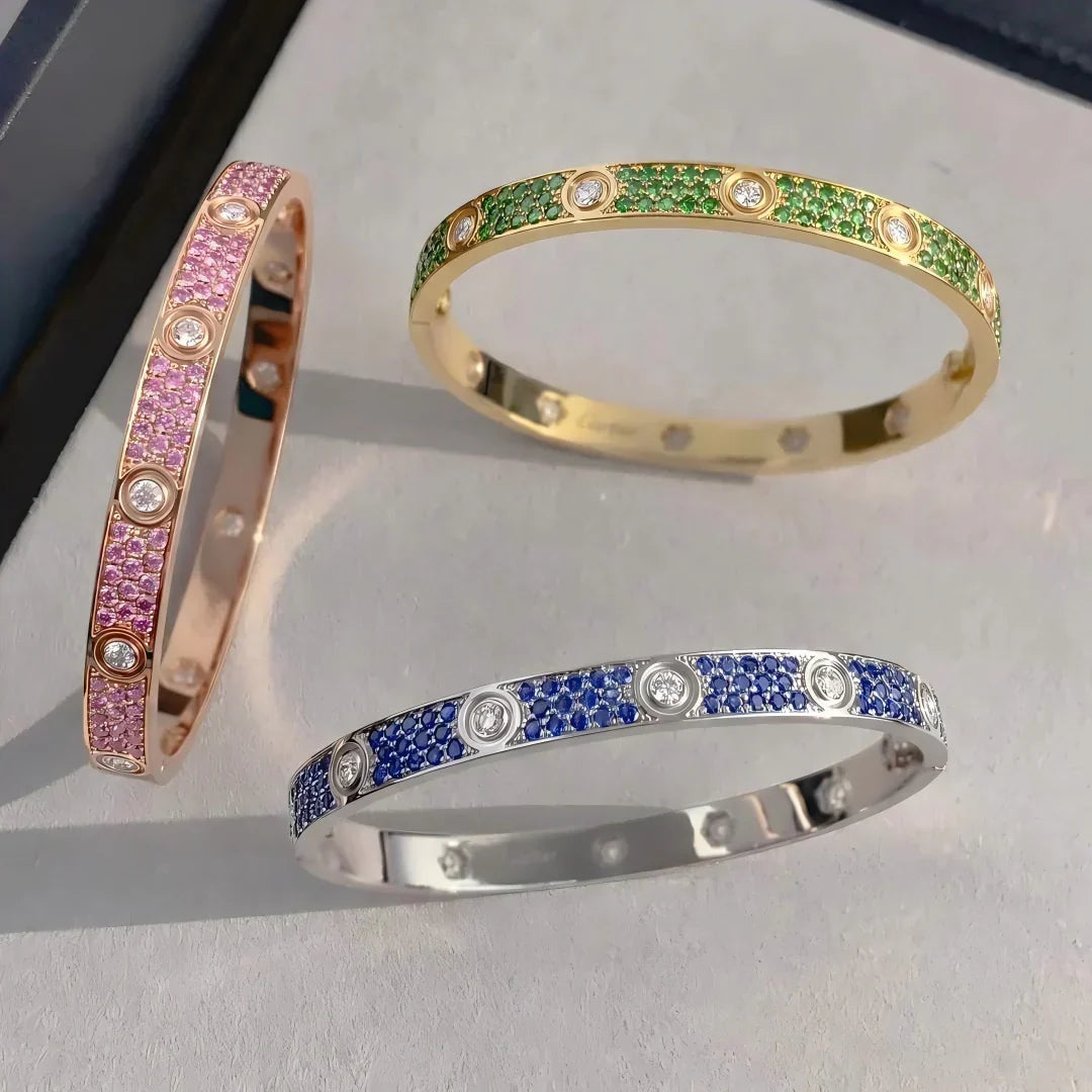 [Super CiCi]KLASSISCHES 6,1 MM LOVE-ARMBAND MIT 10 DIAMANTEN IM FULL-PAVÉ-BESATZ