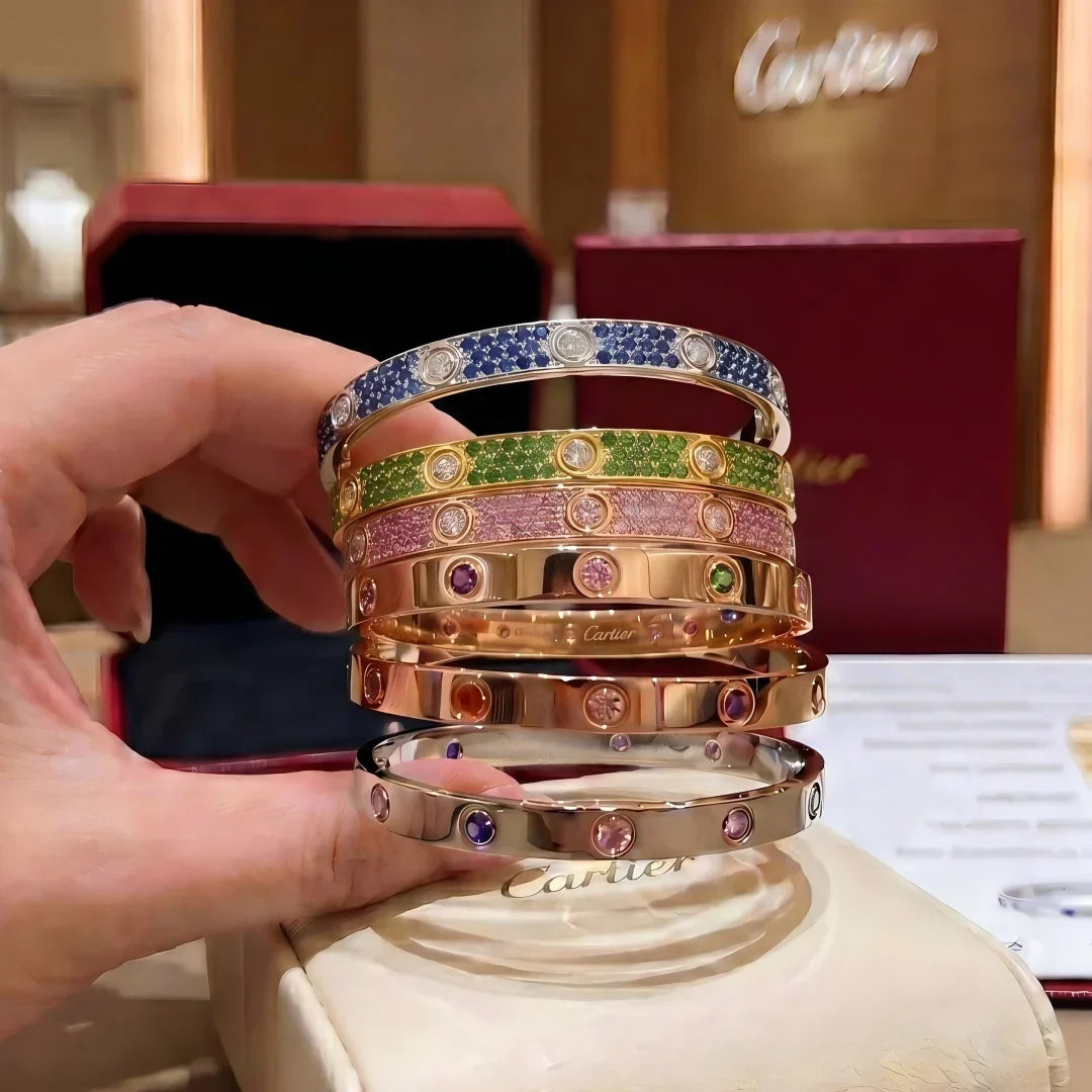 [Super CiCi]KLASSISCHES 6,1 MM LOVE-ARMBAND MIT 10 DIAMANTEN IM FULL-PAVÉ-BESATZ