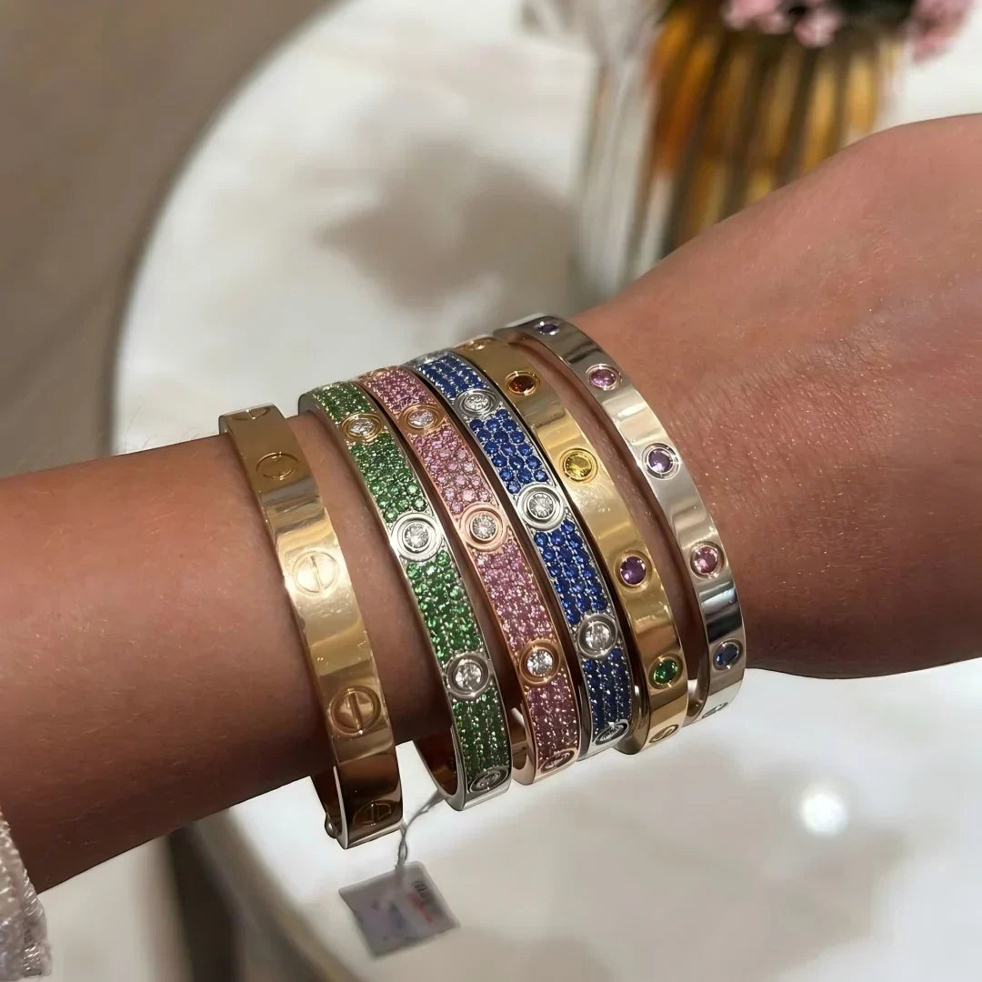 [Super CiCi]KLASSISCHES 6,1 MM LOVE-ARMBAND MIT 10 DIAMANTEN IM FULL-PAVÉ-BESATZ