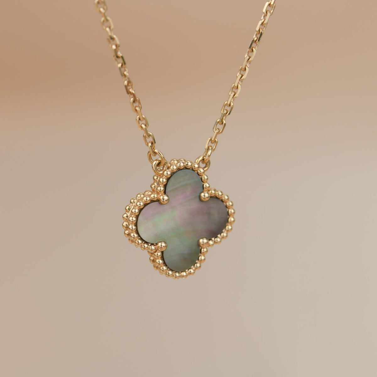 [Super CiCi] CLOVER 15MM HALSKETTE AUS GRAUEM PERLMUTT