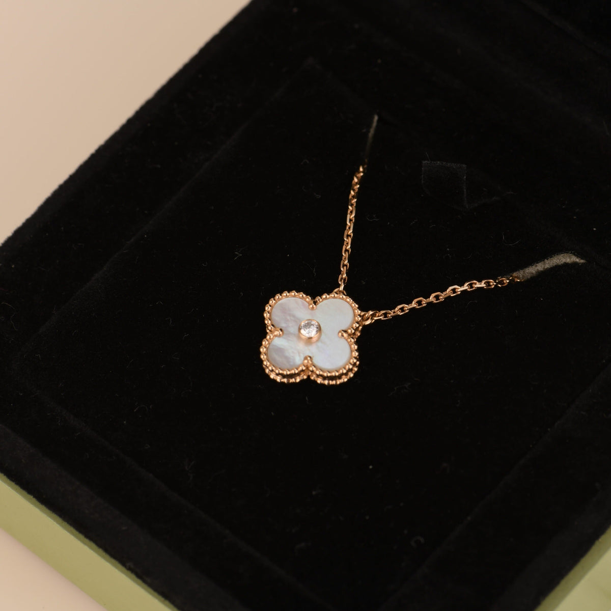 [Super CiCi ]CLOVER 15MM DIAMANT WEISS FRITILLARIA HALSKETTE