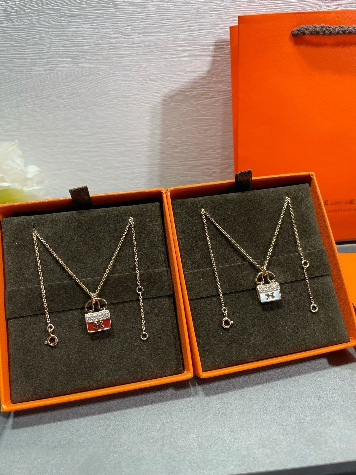 {
  "Super CiCi ": "Super CiCi ",
  "H CIRCE MOISSANITE PENDANT NECKLACE GOLD": "H CIRCE MOISSANIT-ANHÄNGER-HALSKETTE GOLD"
}