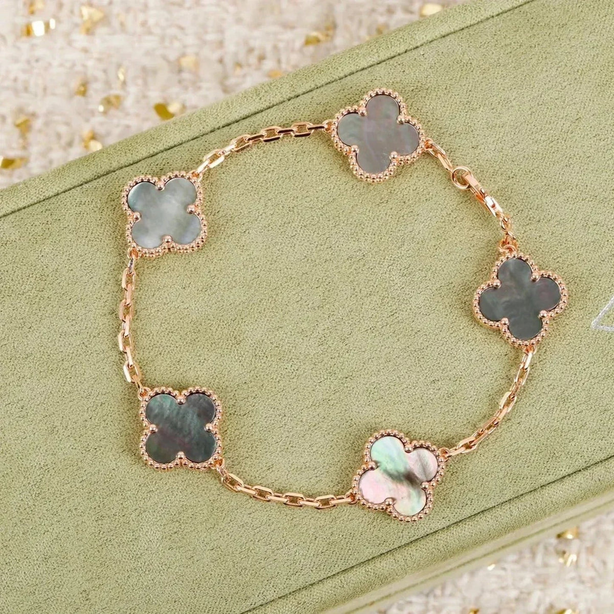 [Super CiCi ] CLOVER 5 MOTIF ARMBAND KOLLEKTION GRAUES PERLMUTT