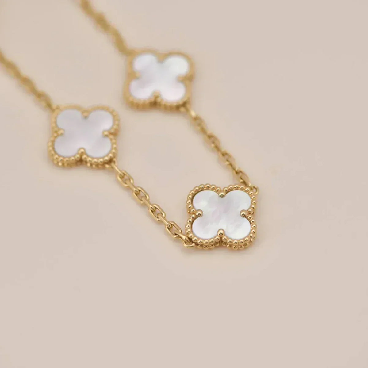 [Super CiCi ]CLOVER WEISSE PERLMUTT 5 MOTIV ARMBAND KOLLEKTION