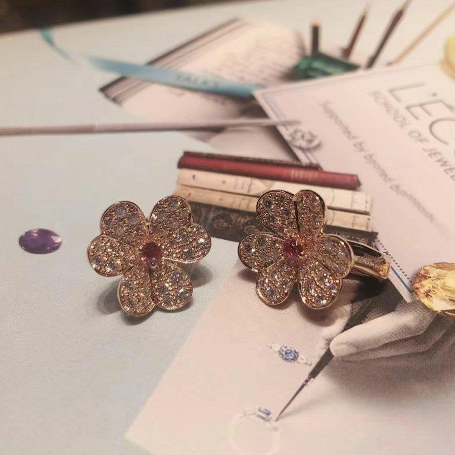 [Super CiCi ]FRIVOLE BLUMEN-OHRRINGE AUS ROSÉGOLD MIT DIAMANTEN